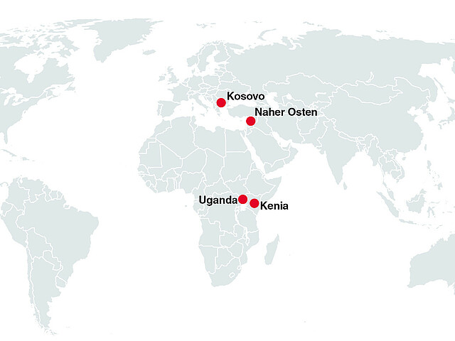 Eine Weltkarte auf dem die Projektländer der Caritas Kärnten der Nahe Osten, der Kosovo, Kenia und Uganda eingezeichnet sind.
